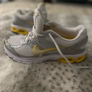 Nike Armstrong ladies sneakers